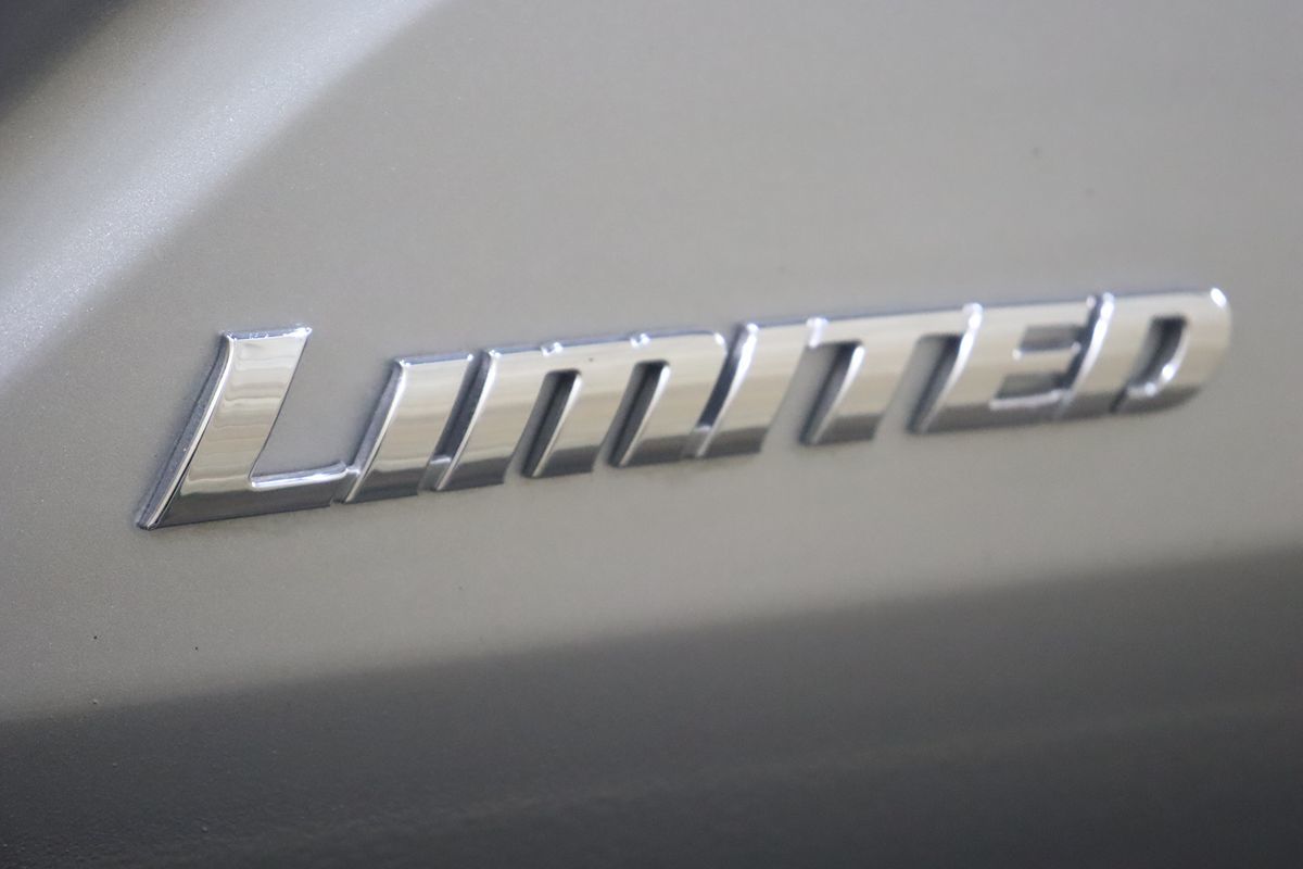 2024 Toyota Tacoma Limited - Photo 17