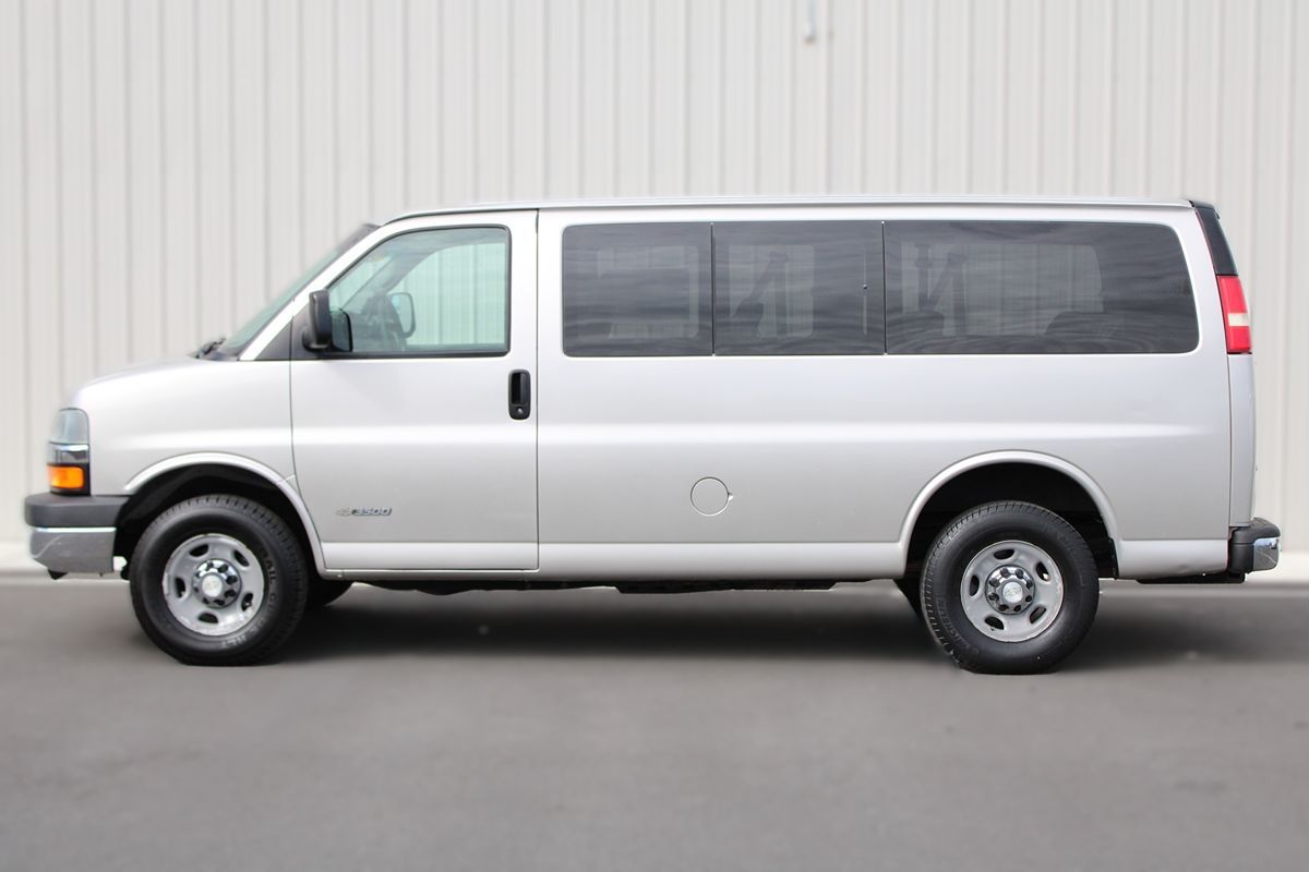 2006 Chevrolet Express Passenger LT photo 4