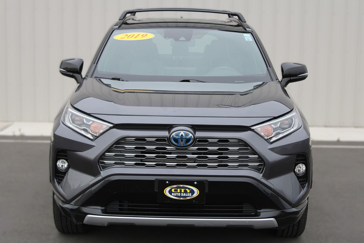 2019 Toyota RAV4 Hybrid XSE photo 2
