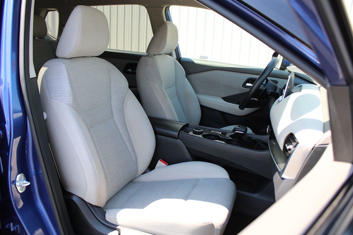 2021 Nissan Rogue SV photo 17