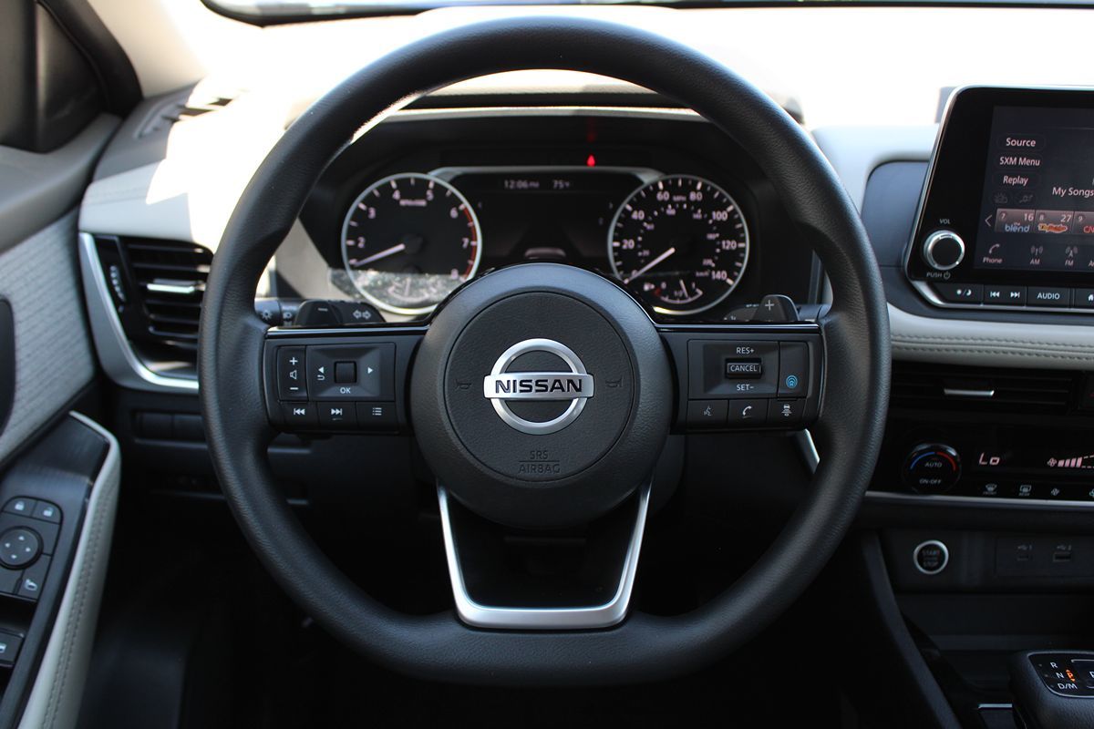 2021 Nissan Rogue SV photo 12