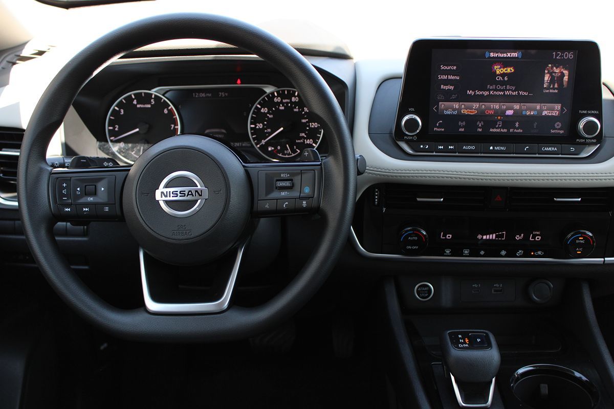 2021 Nissan Rogue SV photo 13