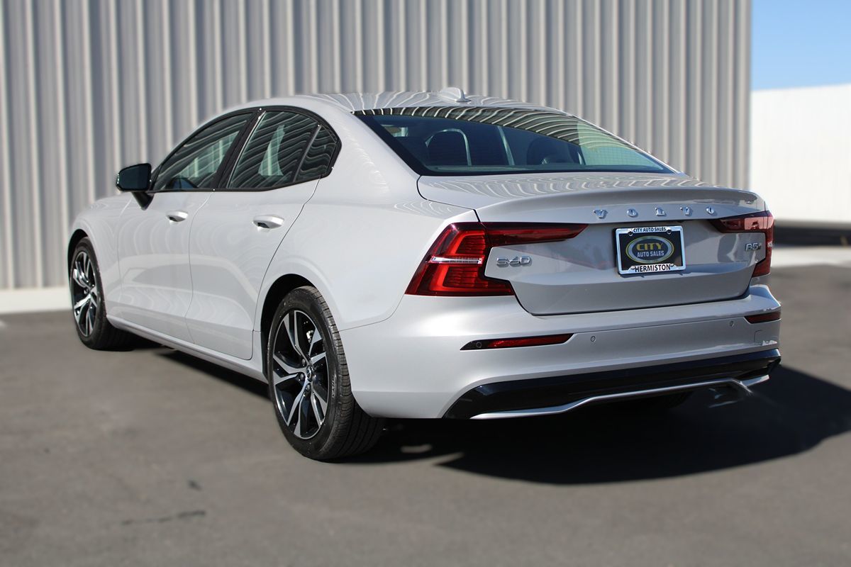 2025 Volvo S60 Core B5 AWD photo 6