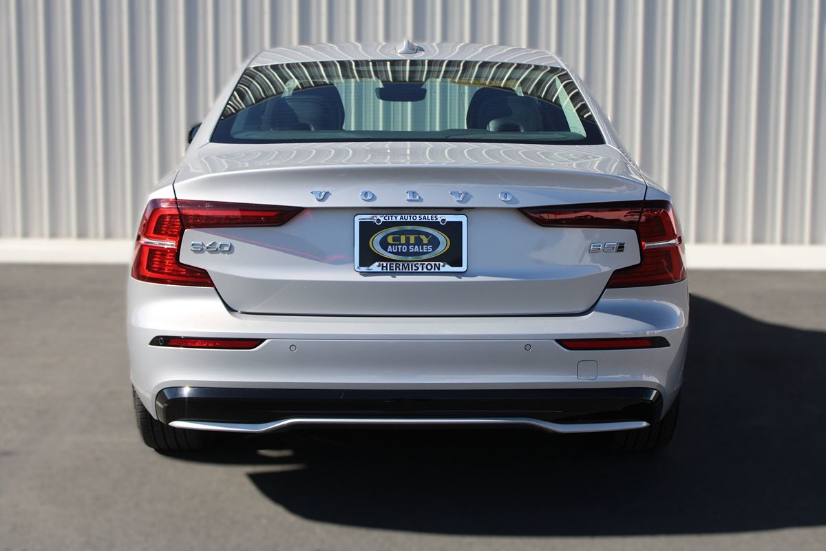 2025 Volvo S60 Core B5 AWD photo 7