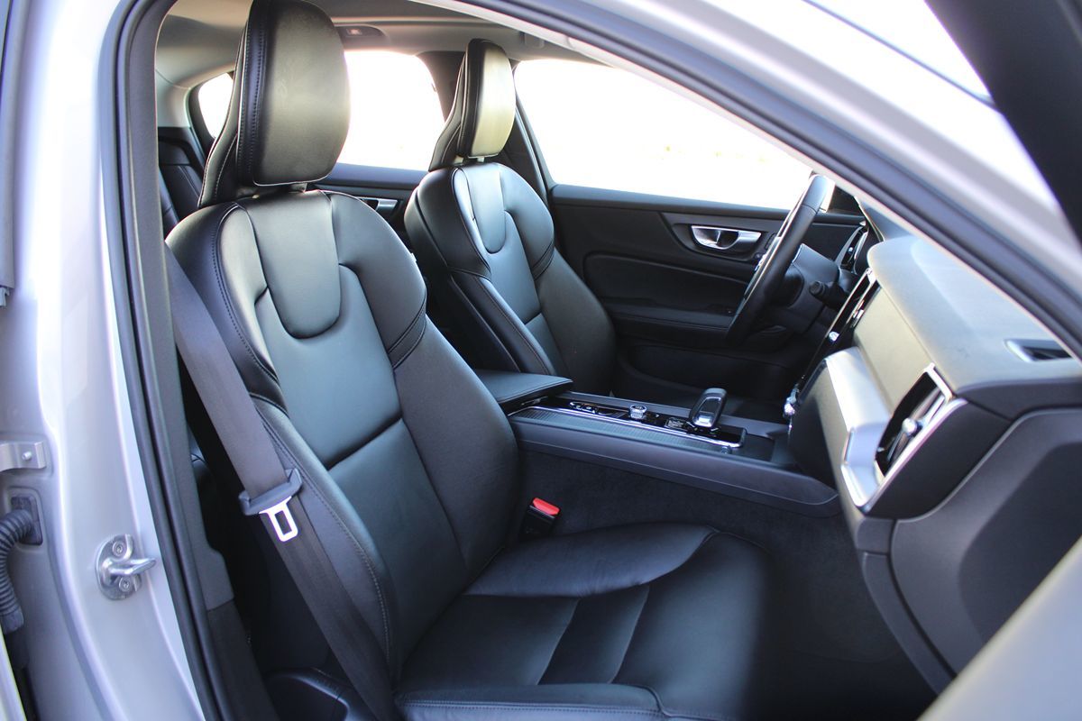2025 Volvo S60 Core B5 AWD photo 17