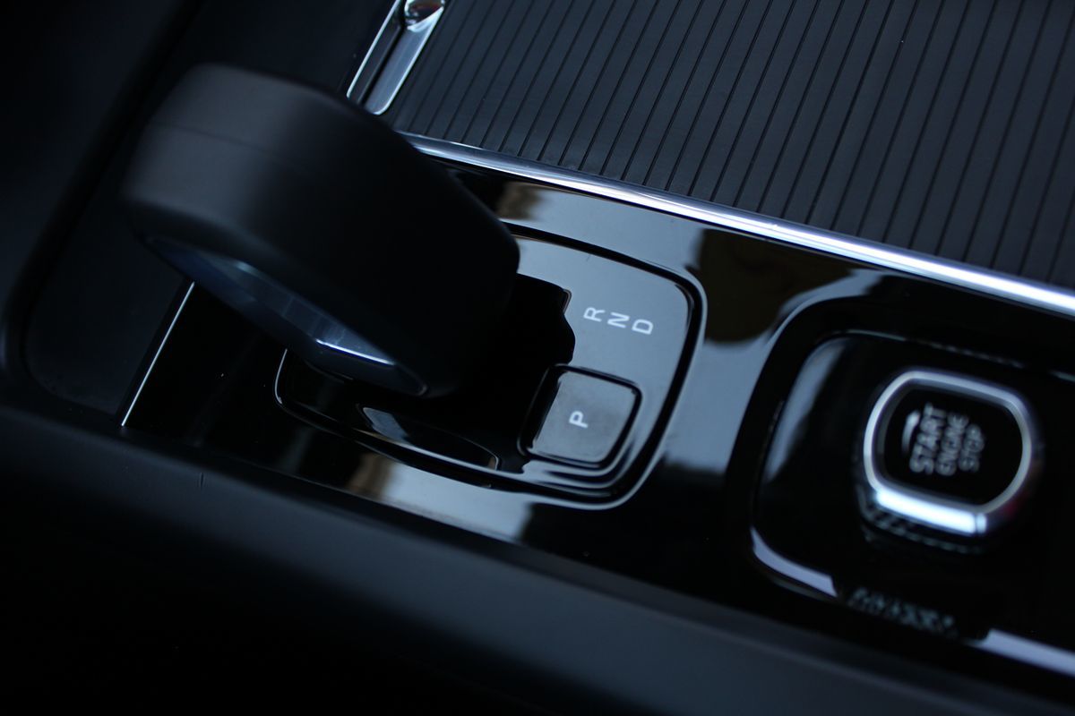2025 Volvo S60 Core B5 AWD photo 20