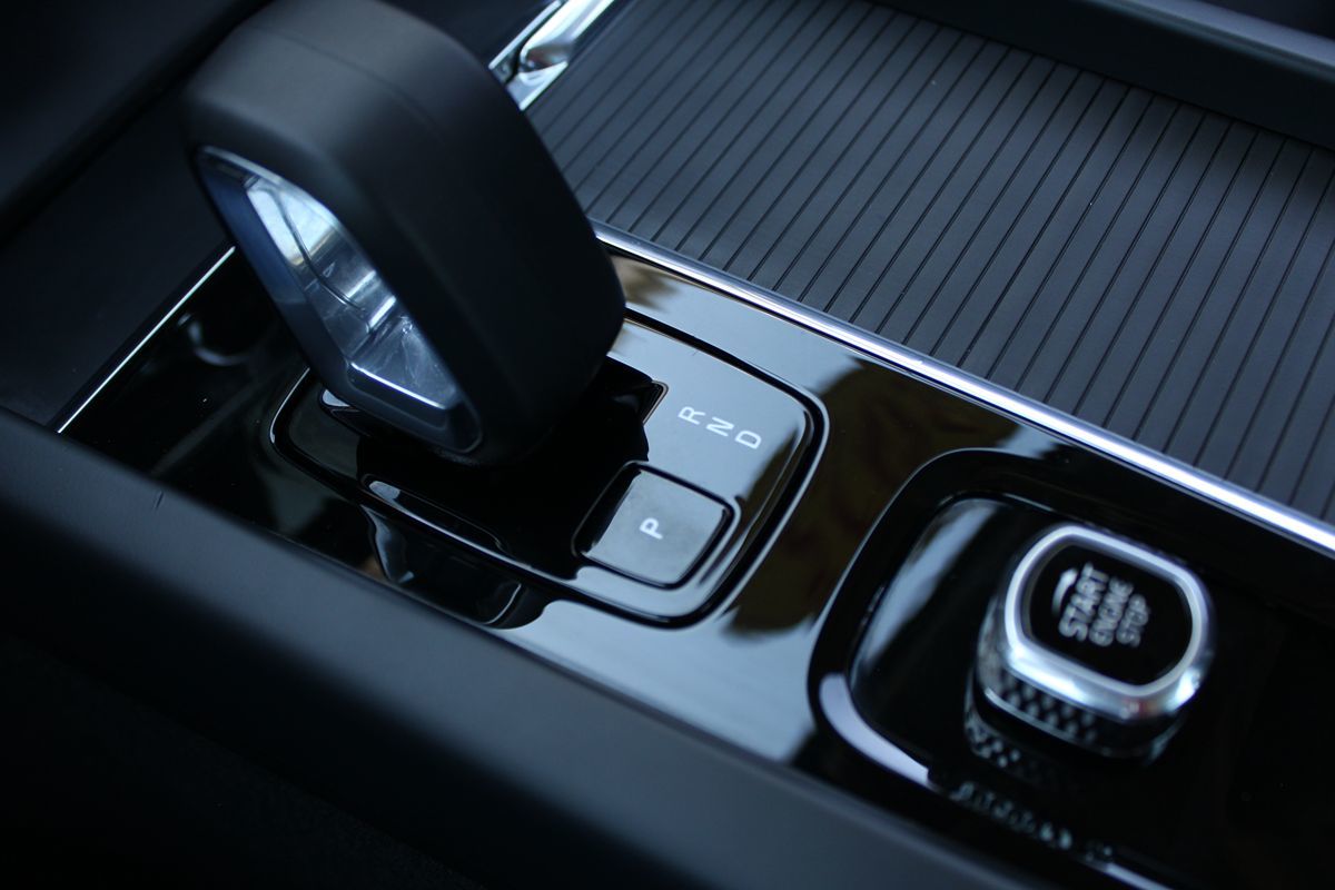 2025 Volvo S60 Core B5 AWD photo 21