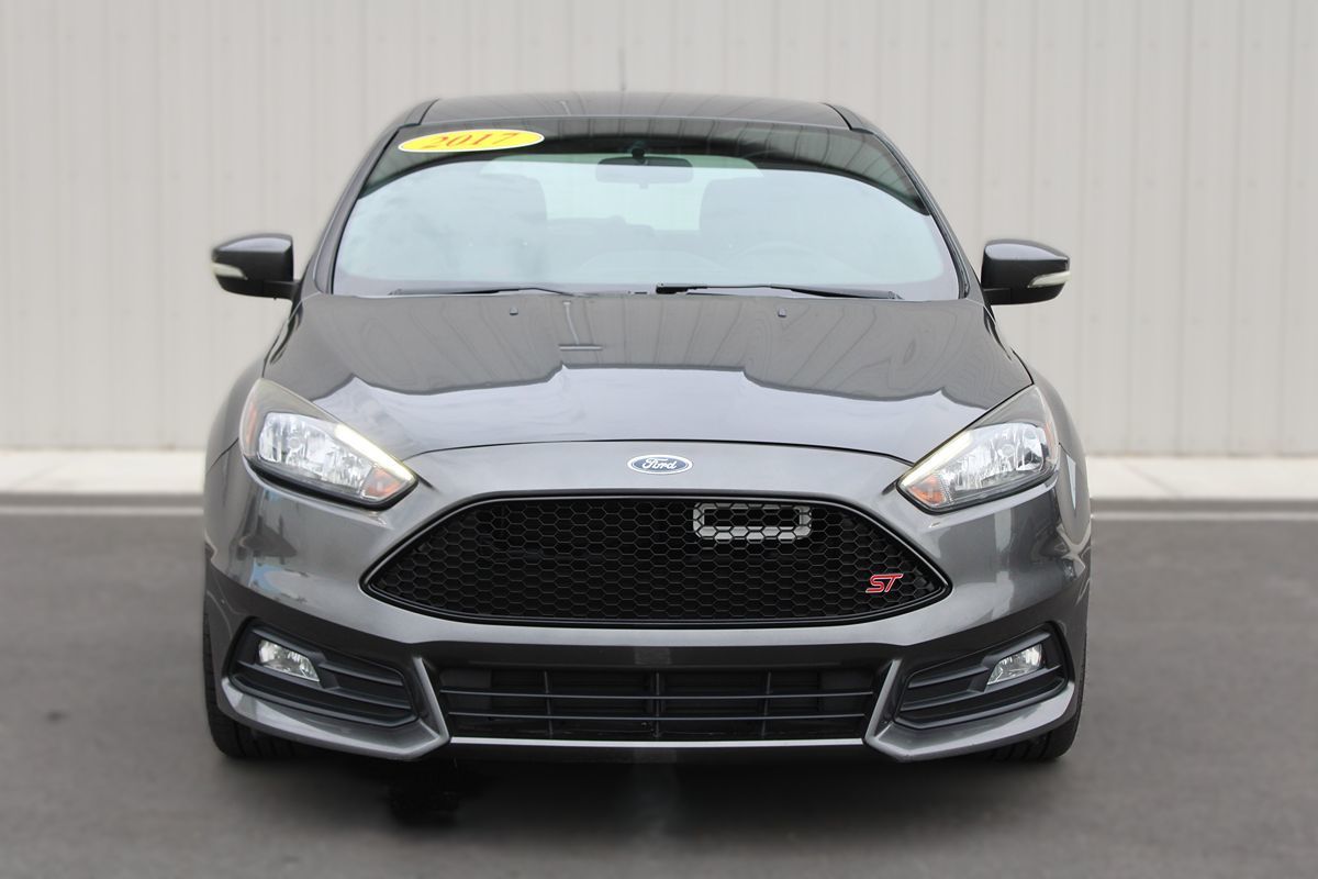 2017 Ford Focus ST photo 2