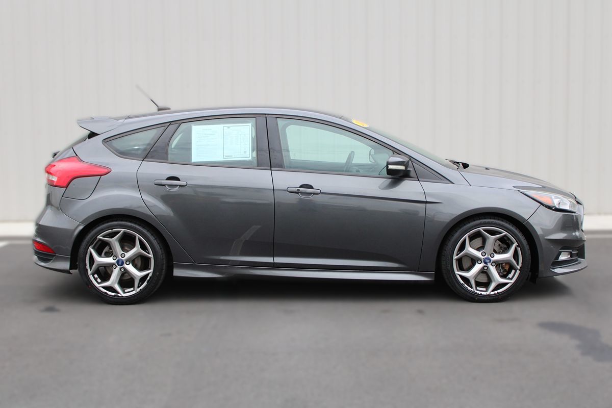 2017 Ford Focus ST photo 8