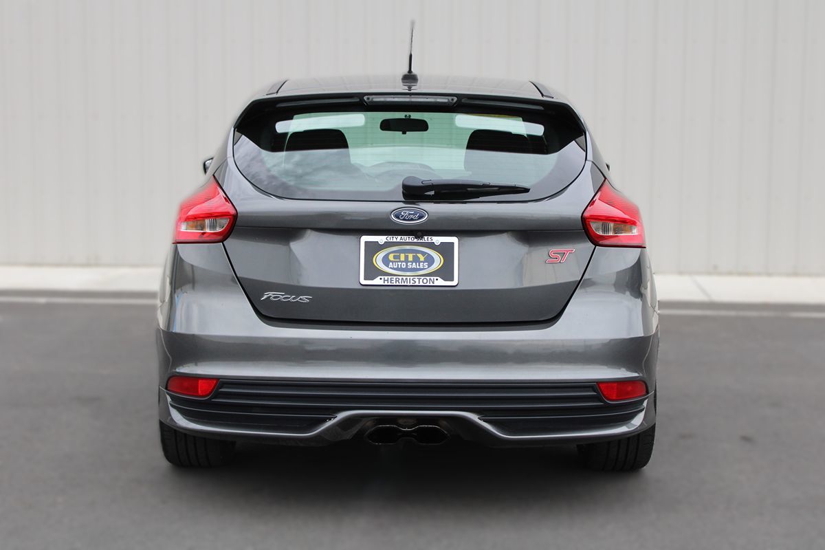 2017 Ford Focus ST photo 6