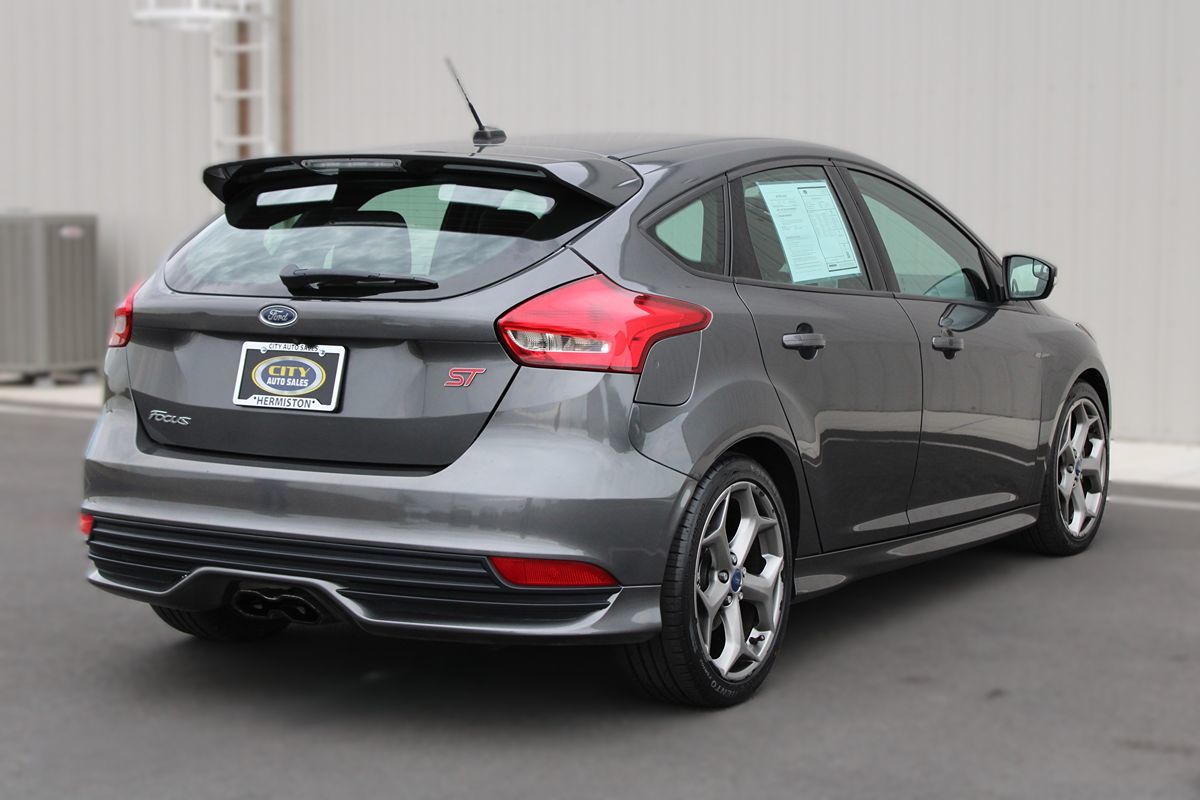 2017 Ford Focus ST photo 5