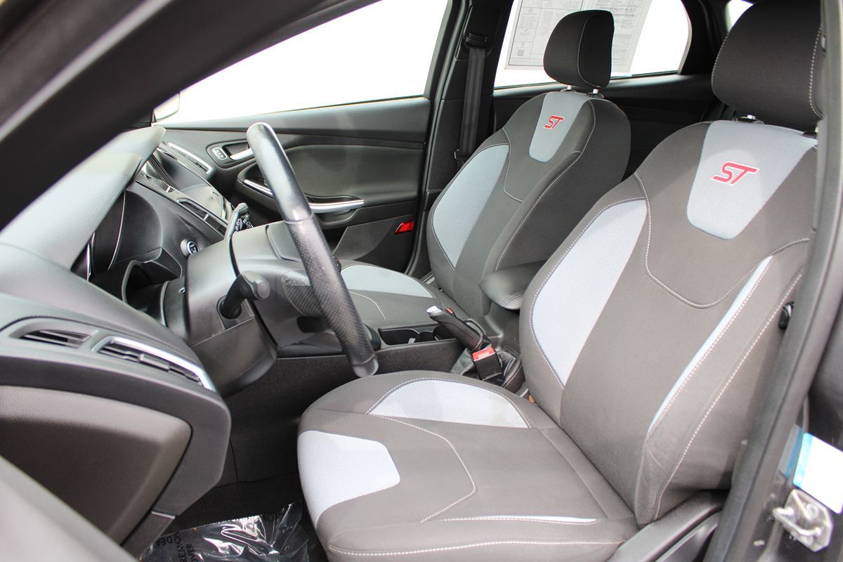 2017 Ford Focus ST photo 13