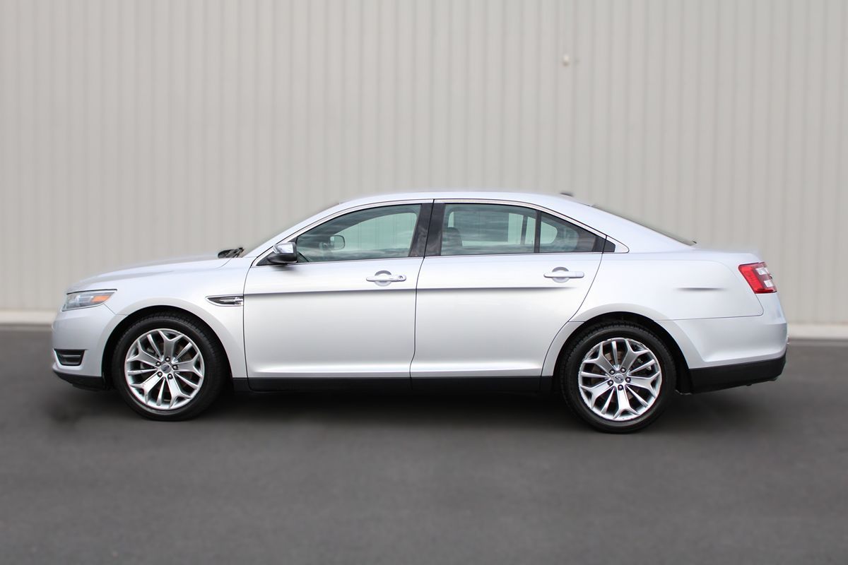 2019 Ford Taurus Limited photo 3
