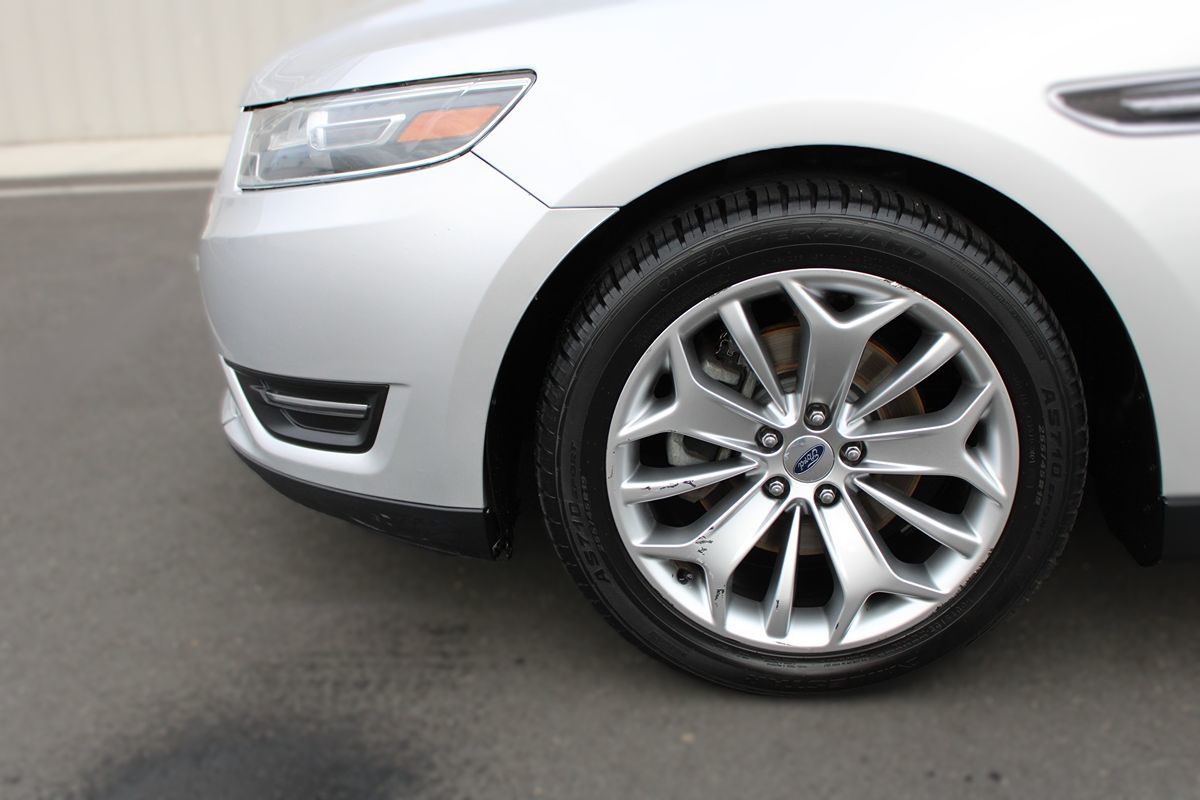 2019 Ford Taurus Limited photo 4