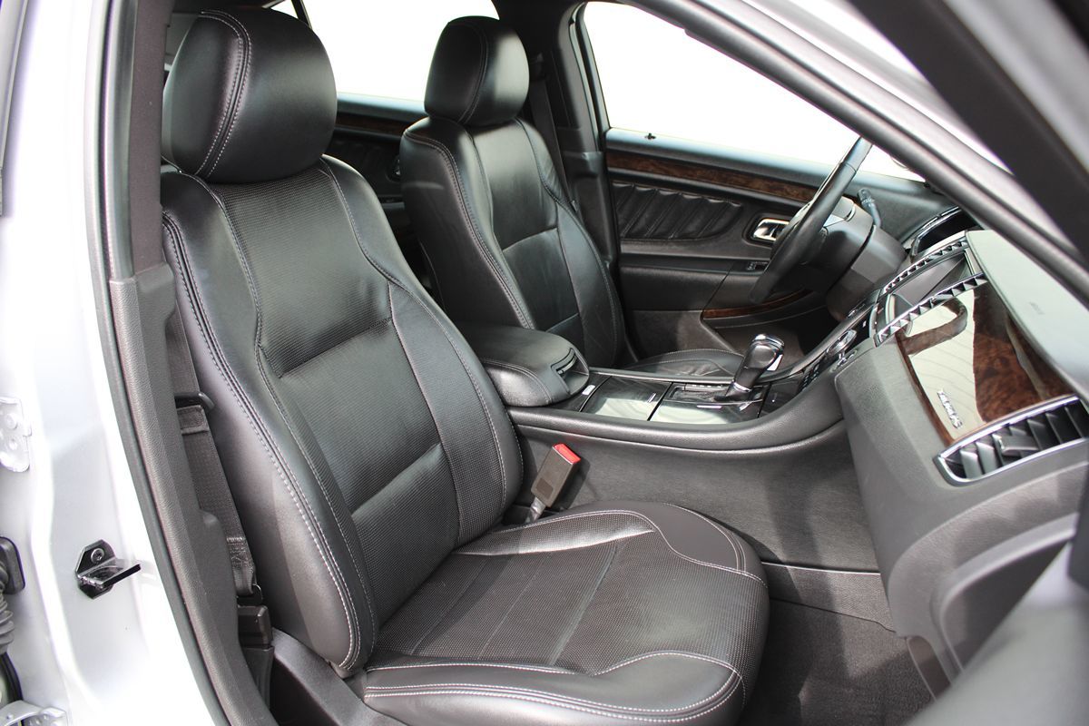 2019 Ford Taurus Limited photo 16