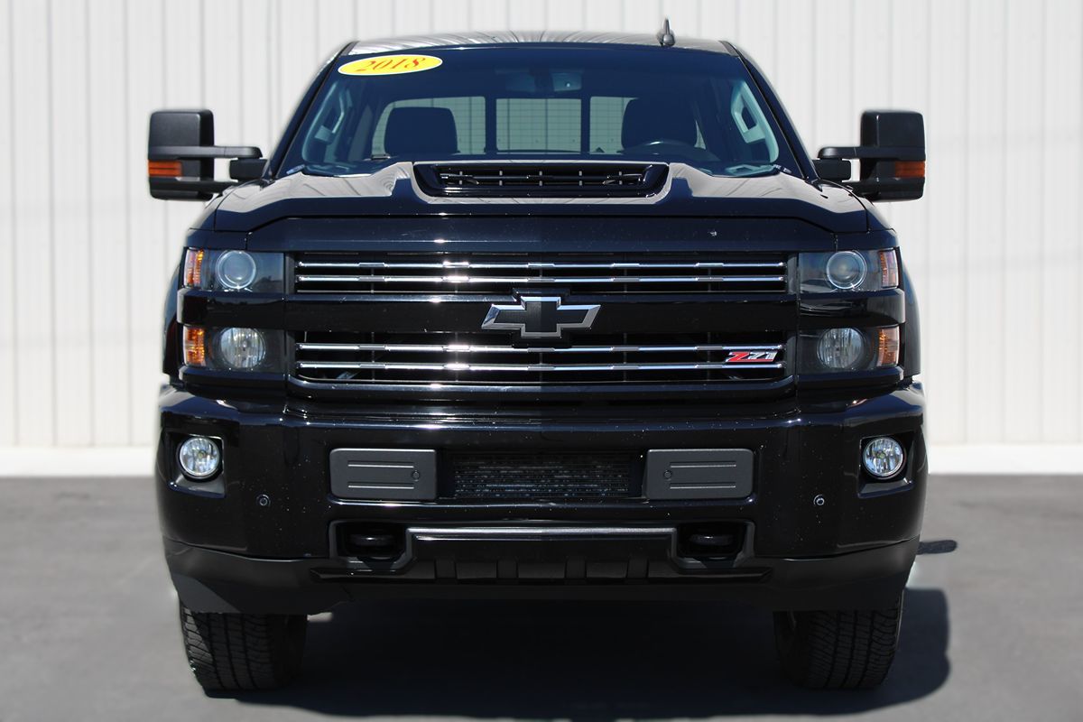 2018 Chevrolet Silverado 2500HD LT photo 2