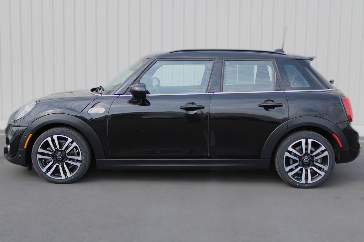 2020 Mini Cooper 4 Door Hardtop S Iconic photo 4