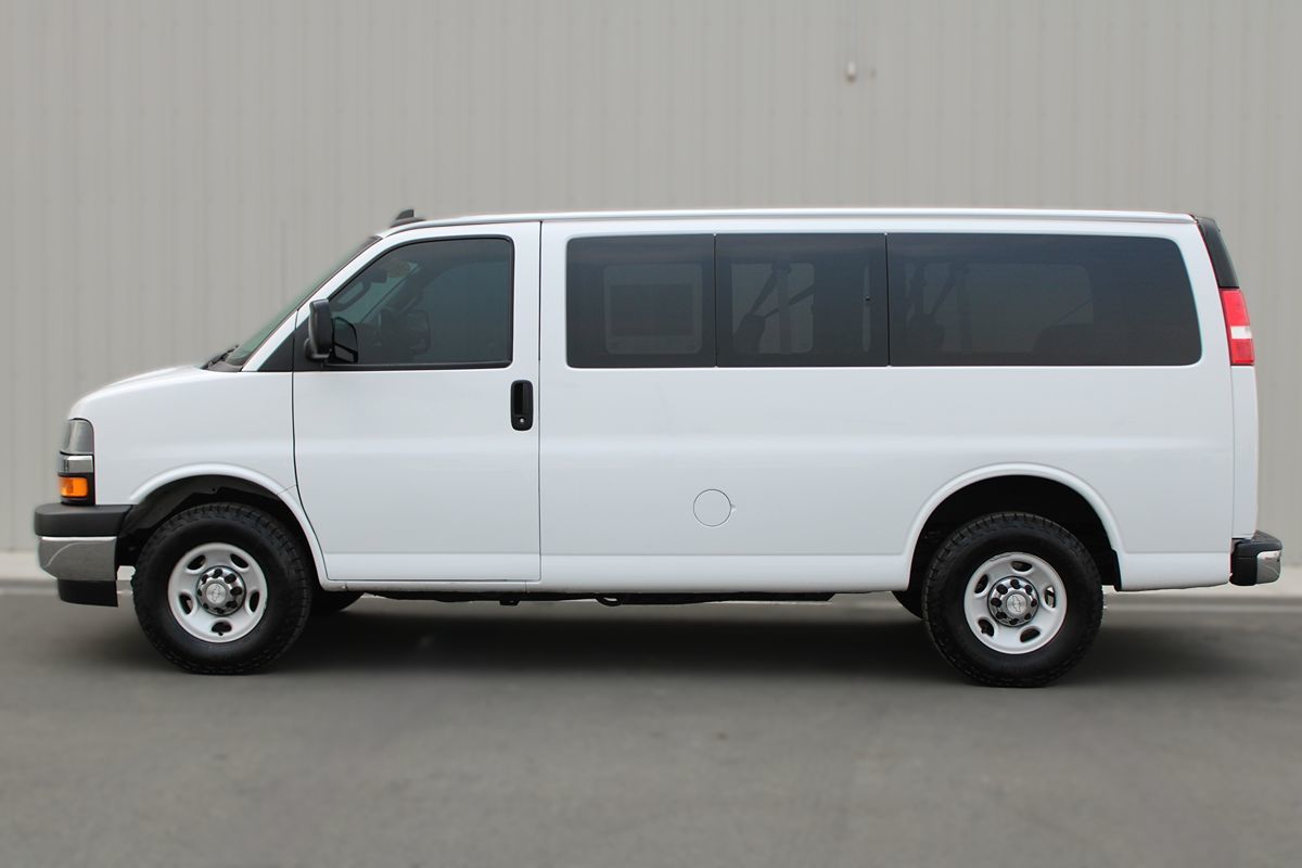 2020 Chevrolet Express Passenger LT photo 3
