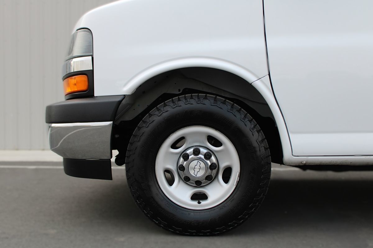 2020 Chevrolet Express Passenger LT photo 4