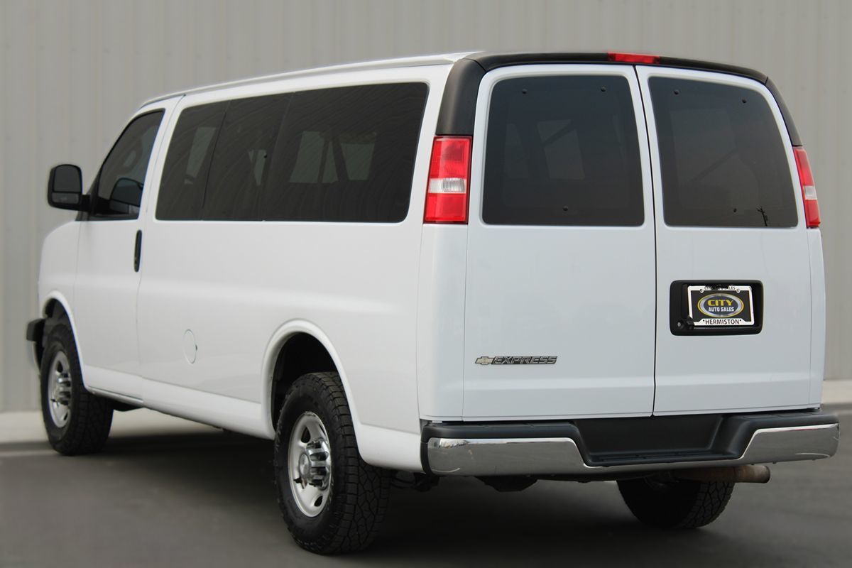 2020 Chevrolet Express Passenger LT photo 5