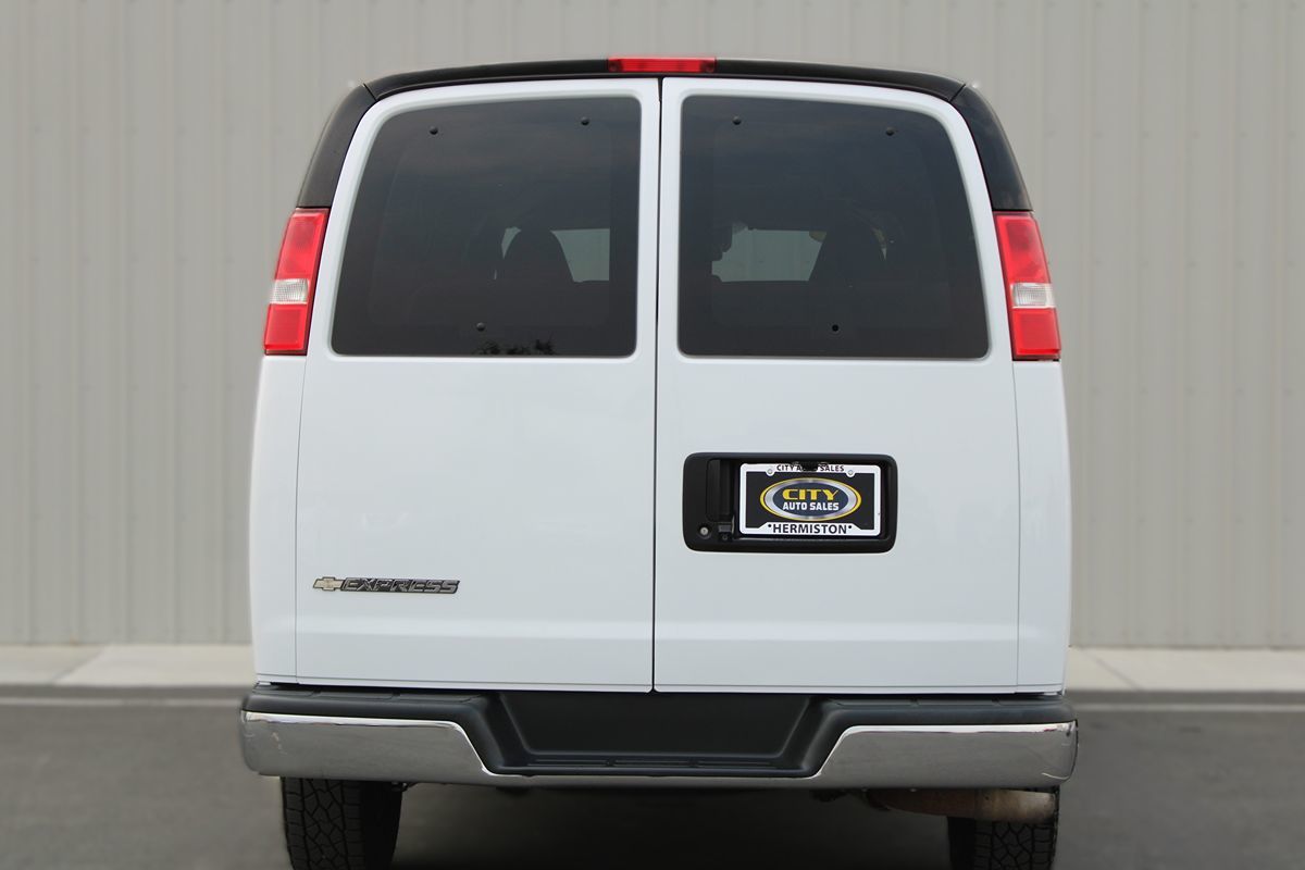 2020 Chevrolet Express Passenger LT photo 6