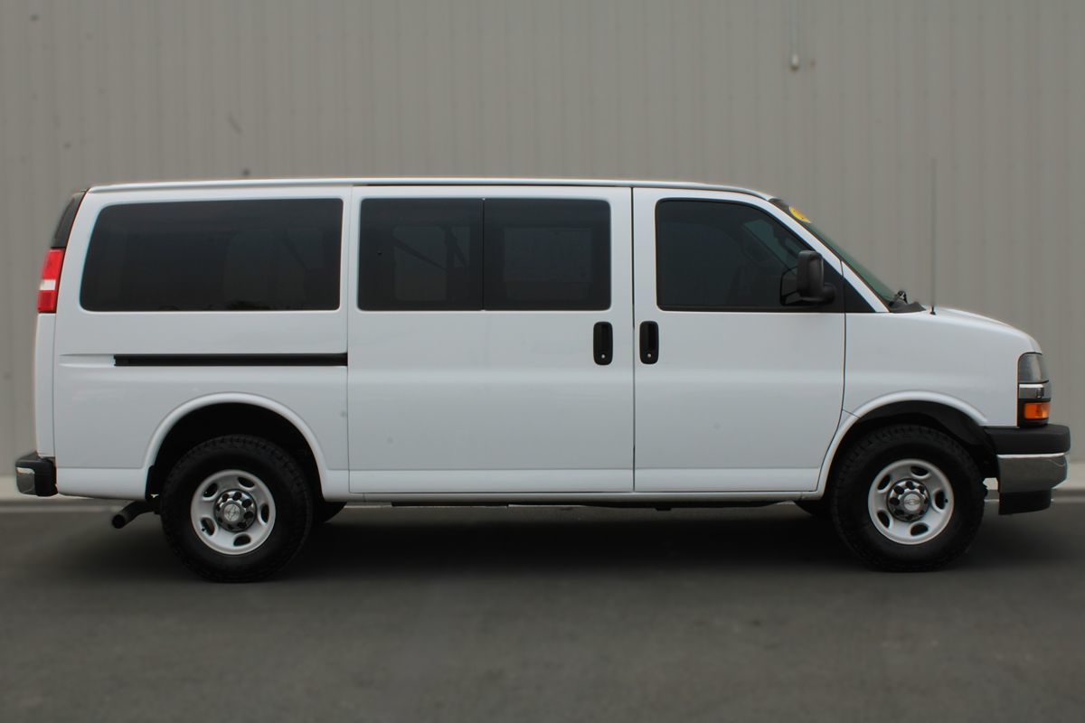 2020 Chevrolet Express Passenger LT photo 8