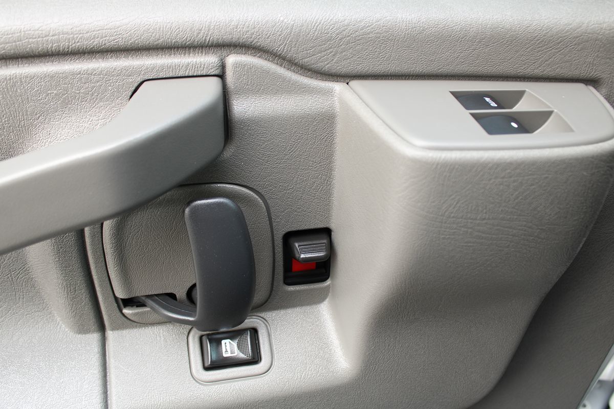2020 Chevrolet Express Passenger LT photo 17