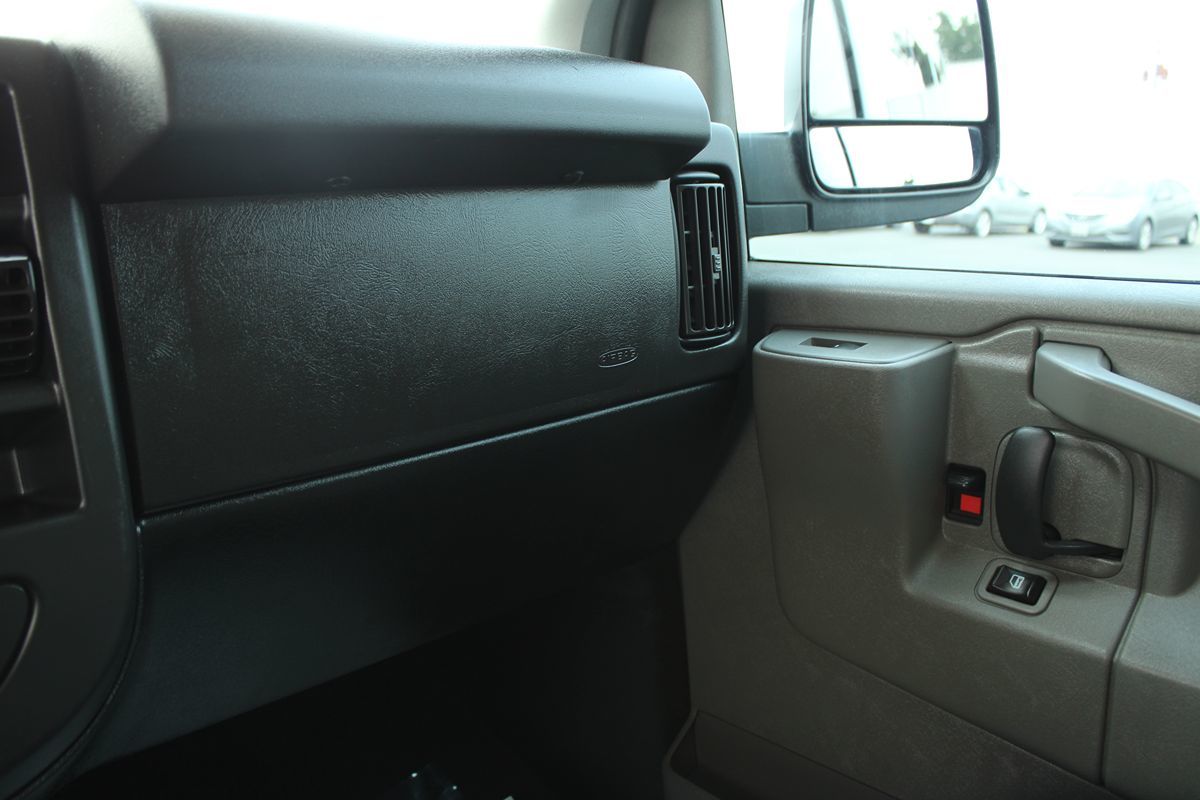 2020 Chevrolet Express Passenger LT photo 19