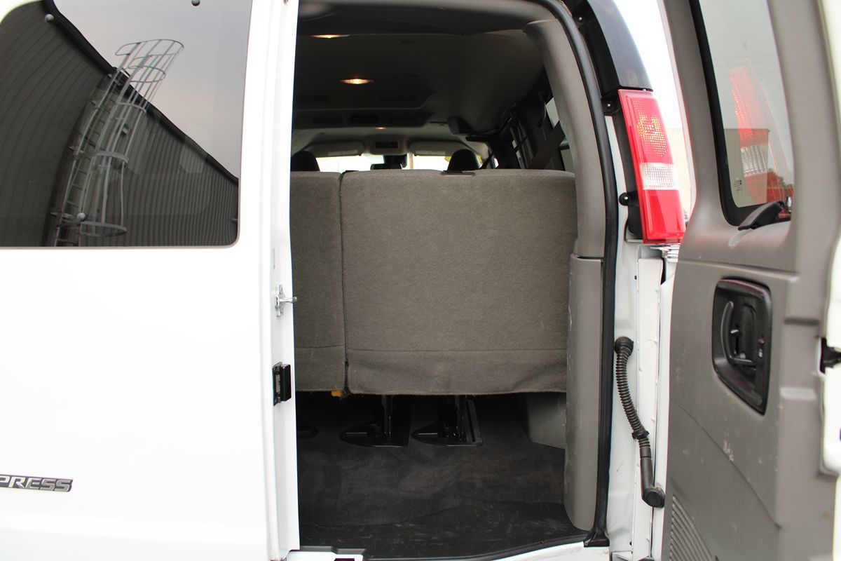 2020 Chevrolet Express Passenger LT photo 20