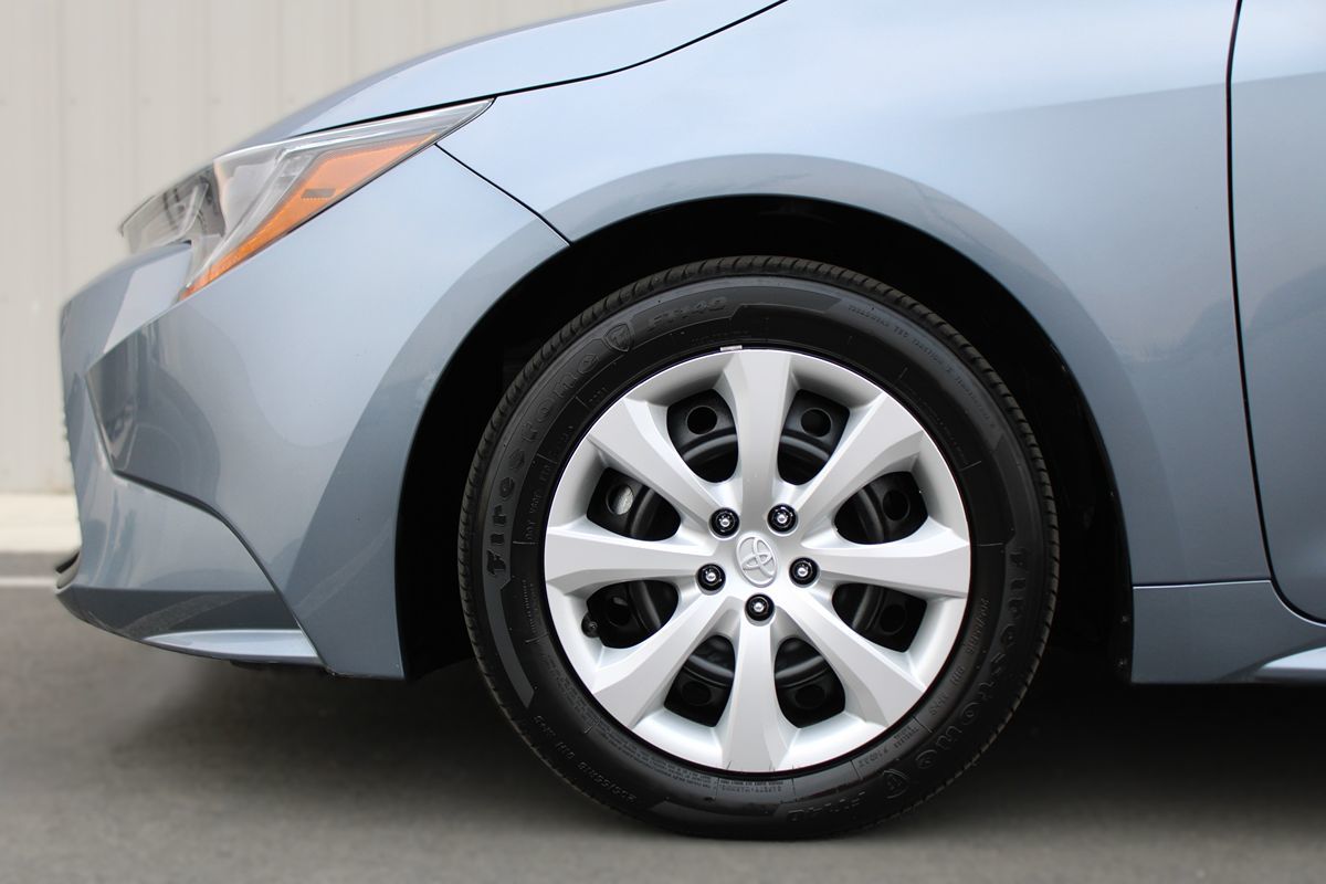 2024 Toyota Corolla LE photo 5