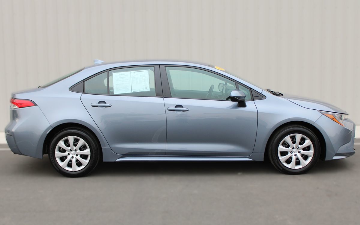 2024 Toyota Corolla LE photo 9