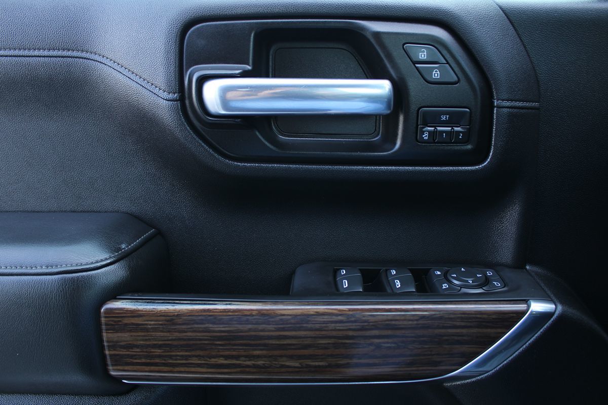 2020 Chevrolet Silverado 1500 High Country photo 13