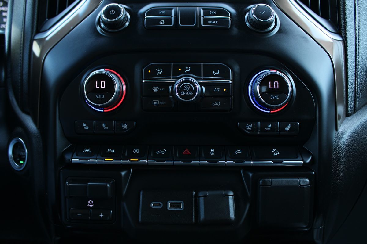 2020 Chevrolet Silverado 1500 High Country photo 16
