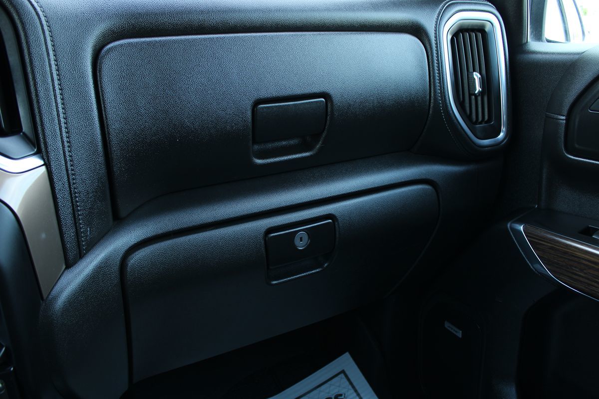 2020 Chevrolet Silverado 1500 High Country photo 19