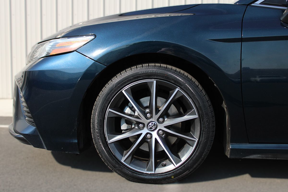 2018 Toyota Camry XSE photo 5