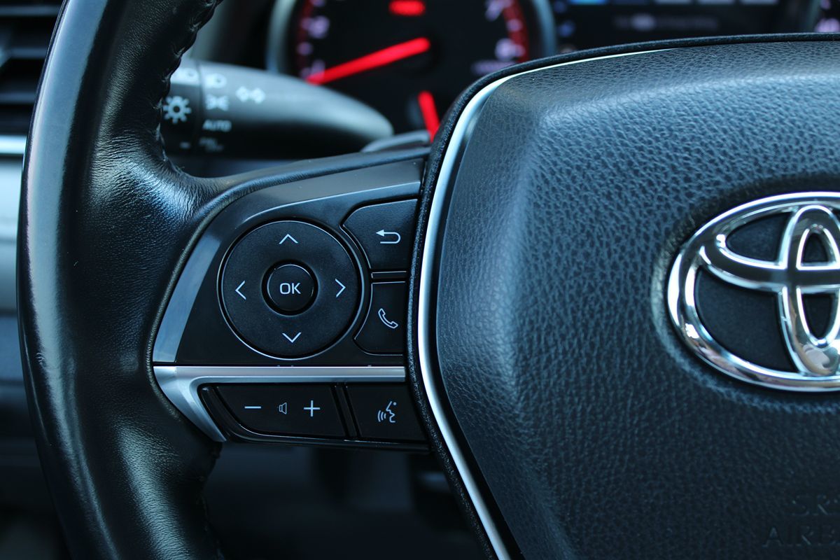2018 Toyota Camry XSE photo 10