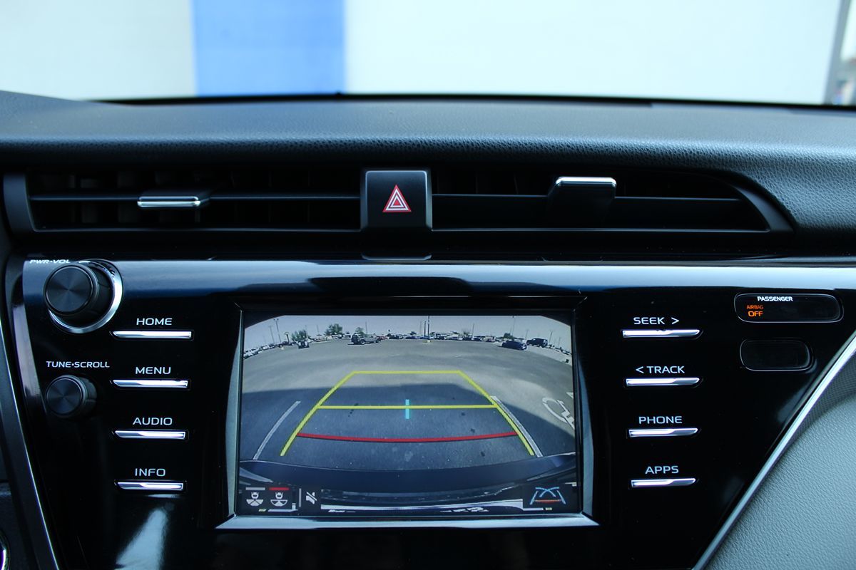 2018 Toyota Camry XSE photo 21