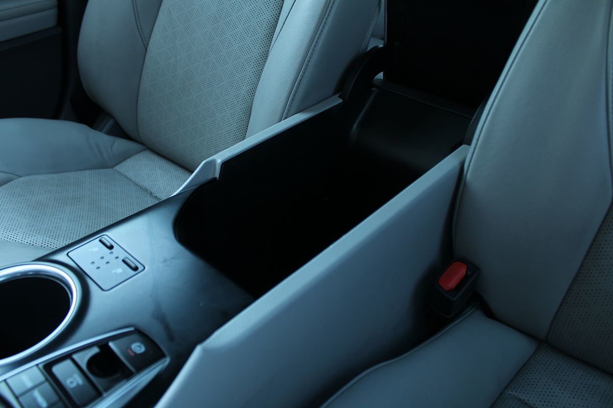 2018 Toyota Camry XSE photo 25