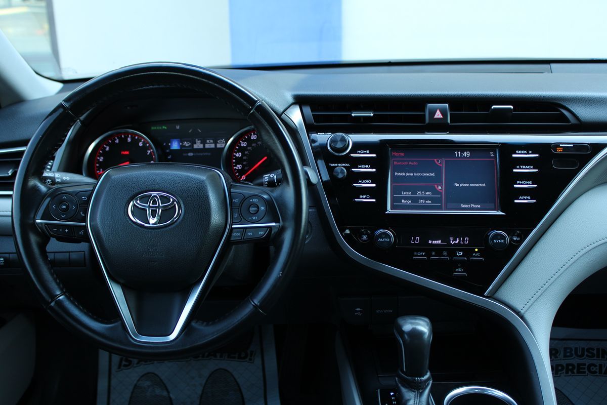 2018 Toyota Camry XSE photo 13