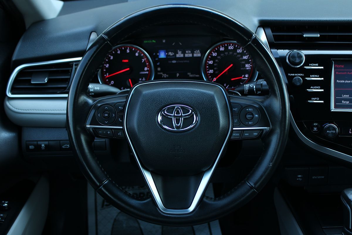 2018 Toyota Camry XSE photo 12