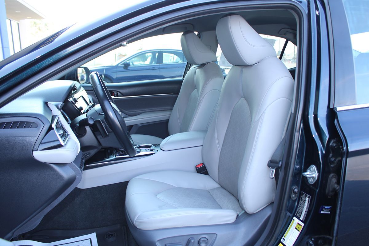 2018 Toyota Camry XSE photo 15