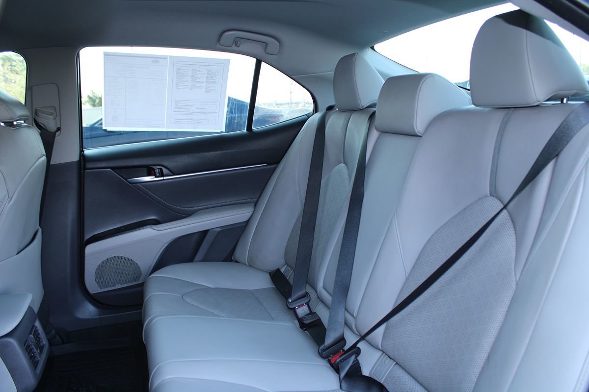 2018 Toyota Camry XSE photo 16