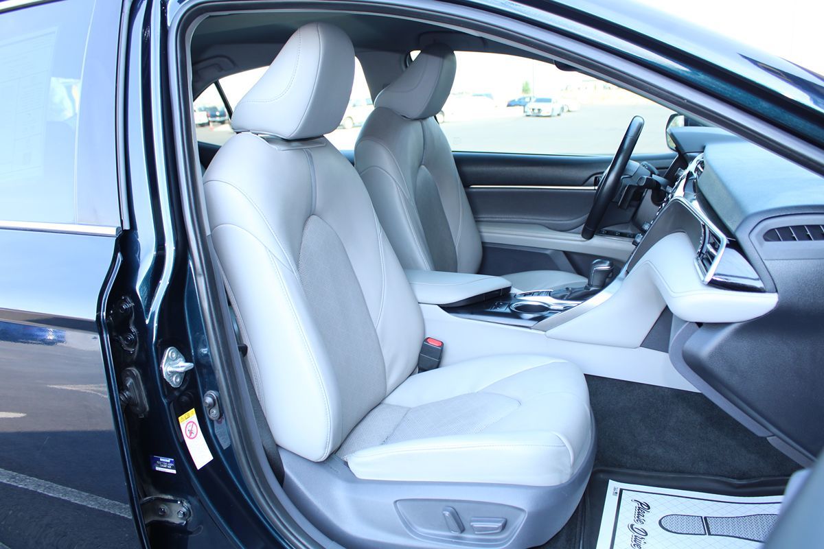 2018 Toyota Camry XSE photo 17
