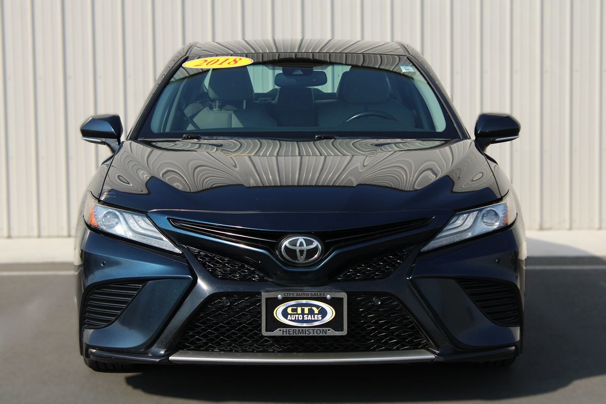 2018 Toyota Camry XSE photo 2