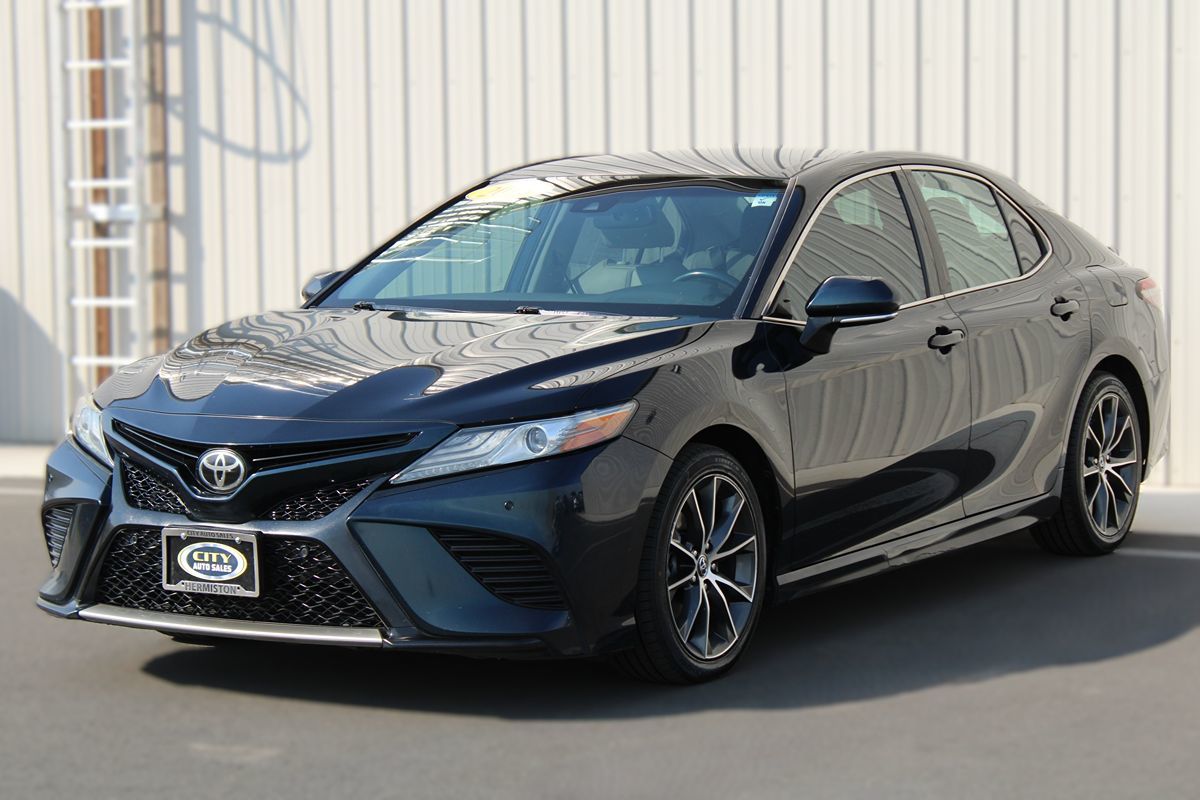 2018 Toyota Camry XSE photo 3