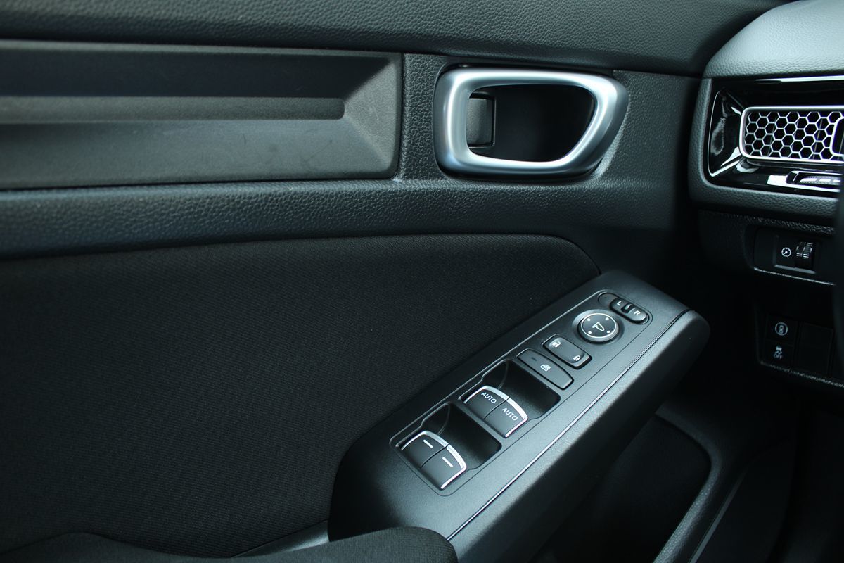 2024 Honda Civic Hatchback Sport photo 19