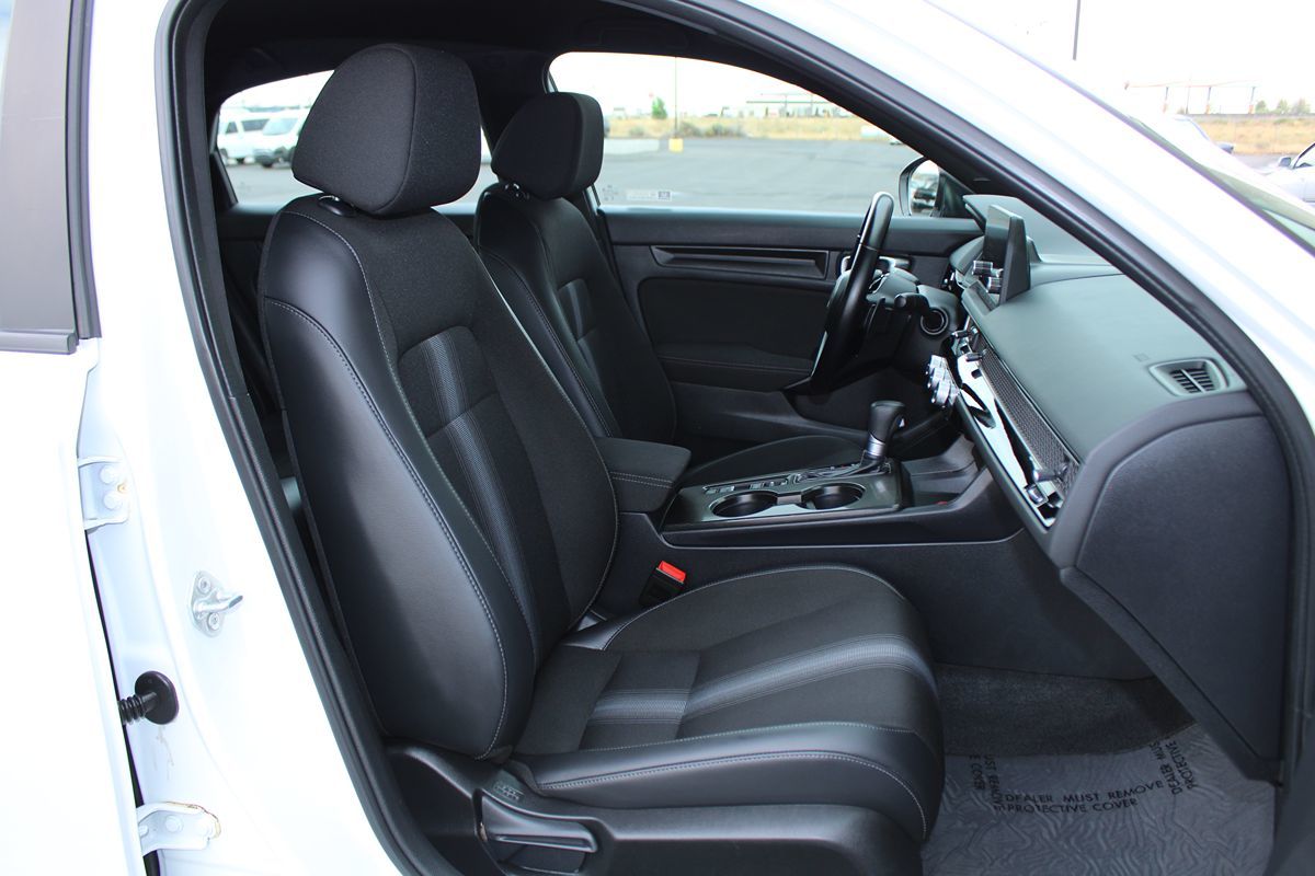 2024 Honda Civic Hatchback Sport photo 17