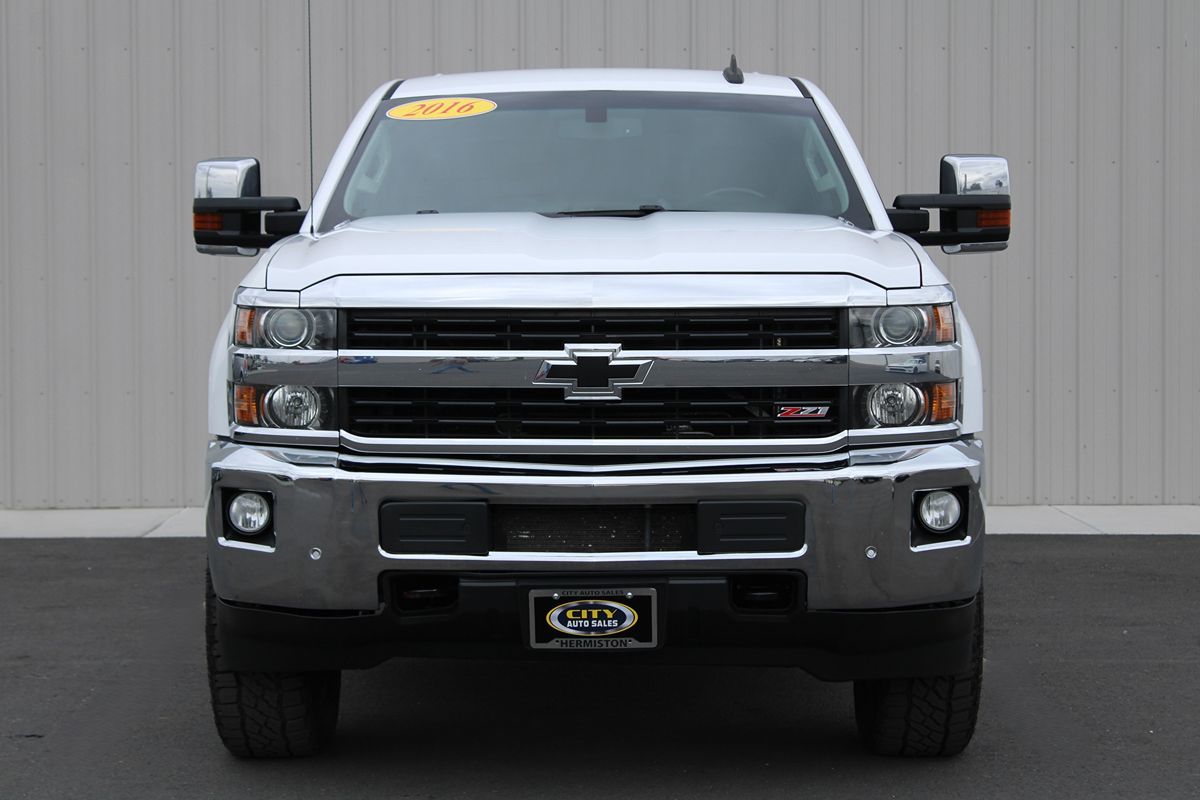 2016 Chevrolet Silverado 3500HD LTZ photo 2