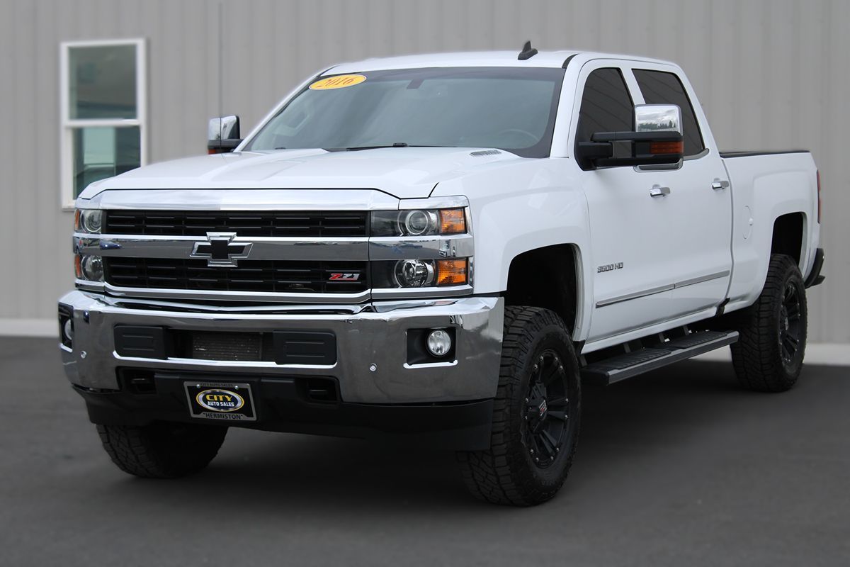 2016 Chevrolet Silverado 3500HD LTZ photo 3
