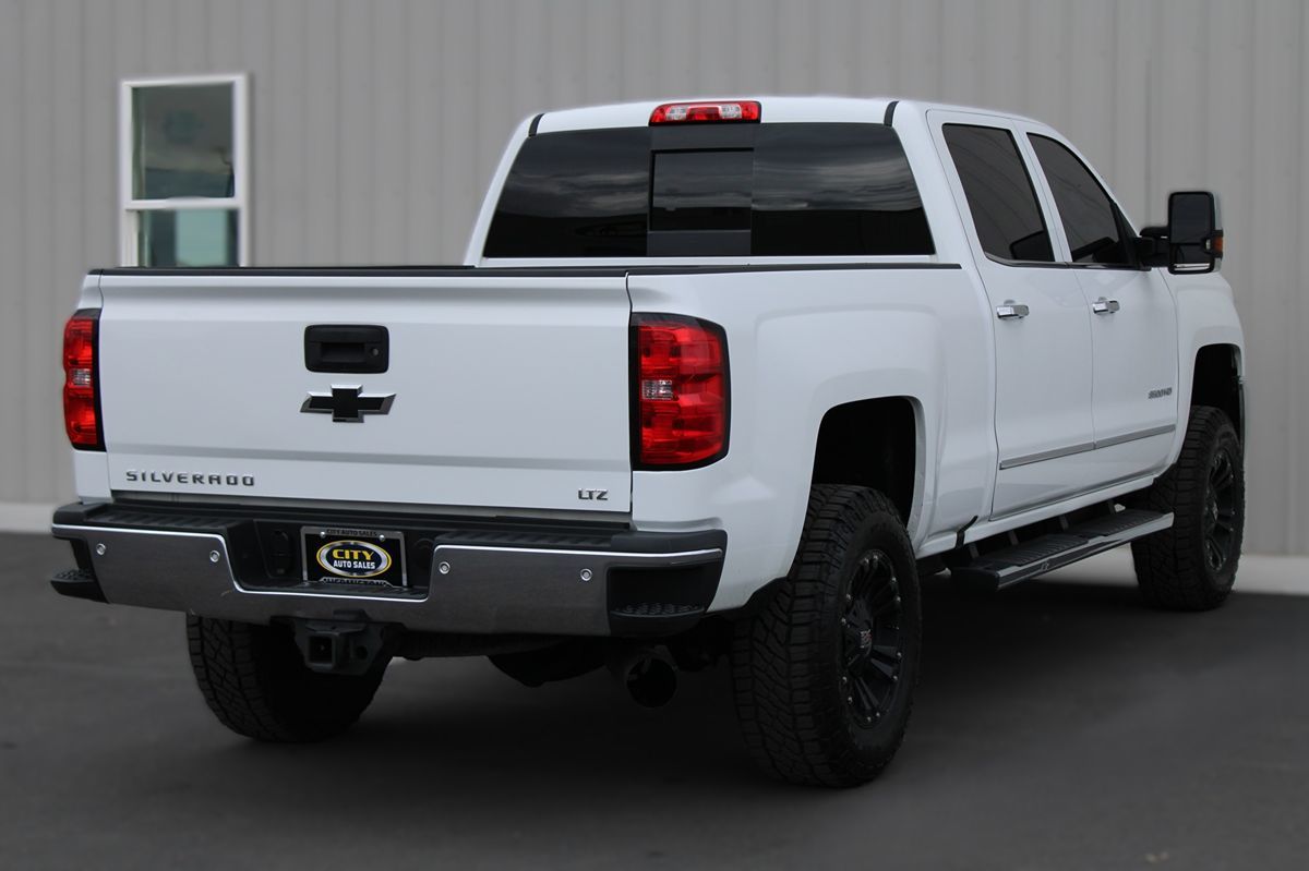 2016 Chevrolet Silverado 3500HD LTZ photo 8